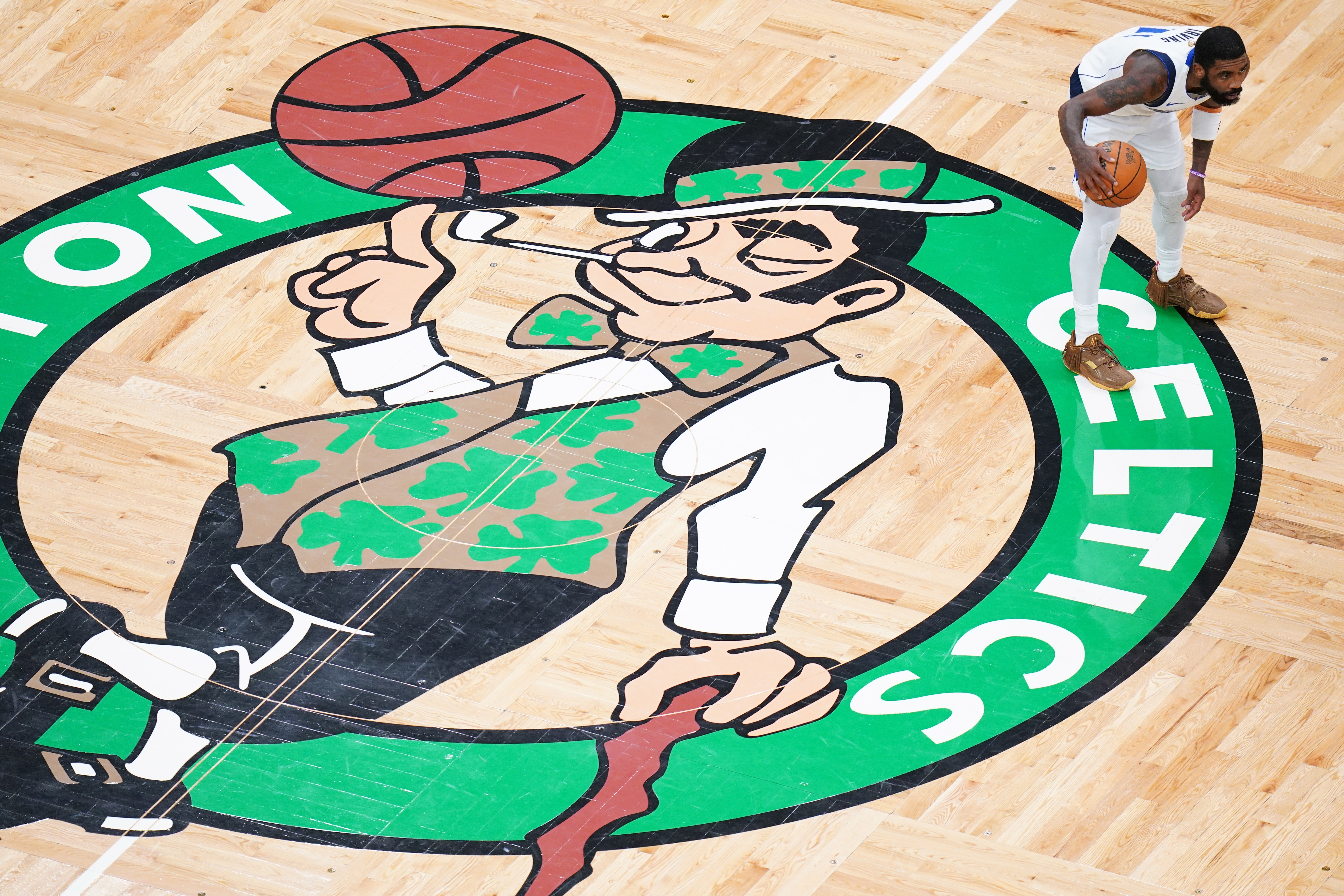 开云中国-字母在主场被嘘？小莫：他肯定要走了 欧文就是被嘘才离开绿军的