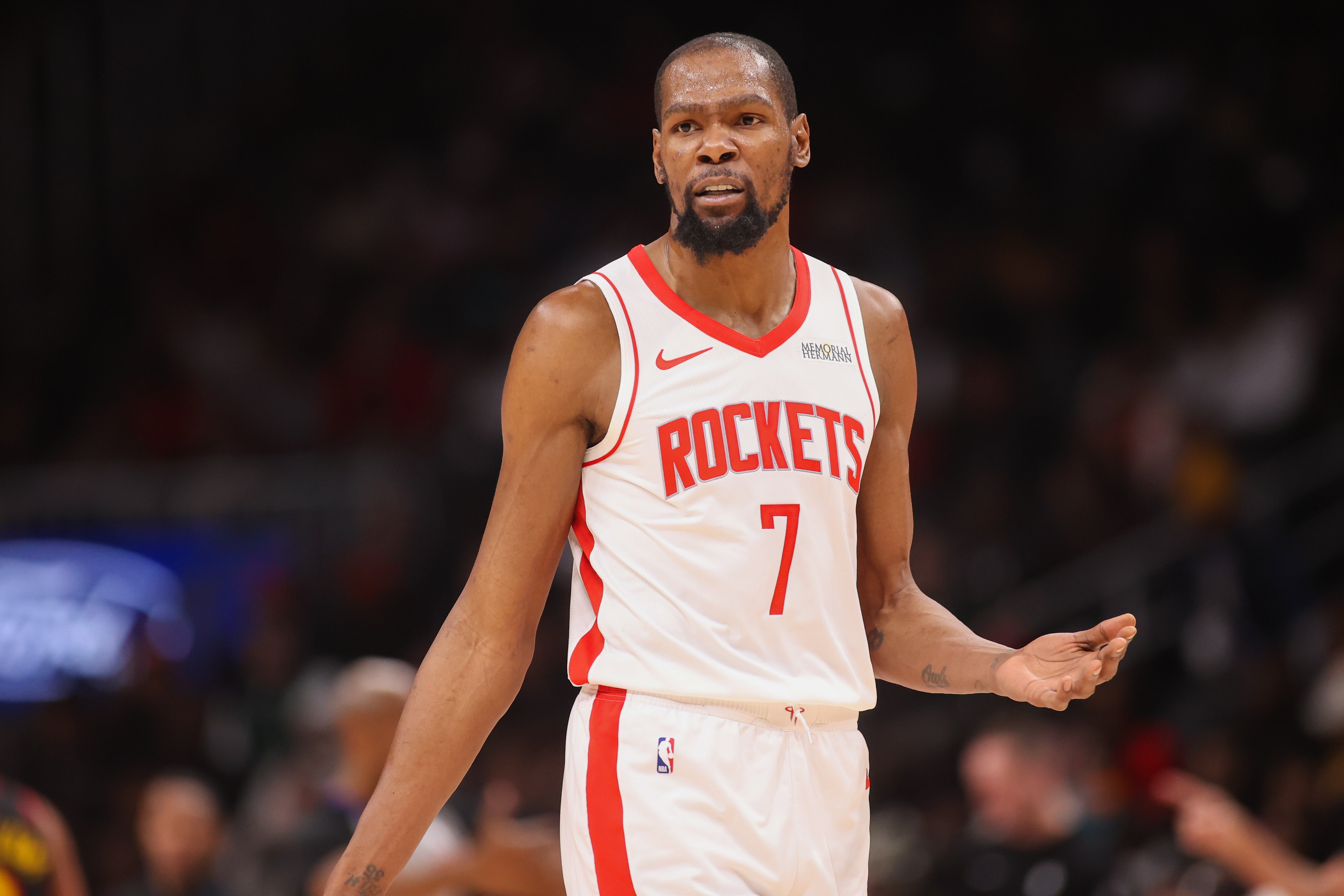 开云下载-网友:KD是毒瘤&太阳的事在火箭重演 KD:你没进过更衣室怎么知道