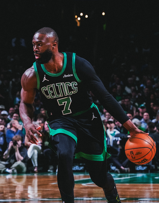 开云下载-塔图姆20+14+7布朗划水，二轮中锋半场22分，绿军送奇才11连败